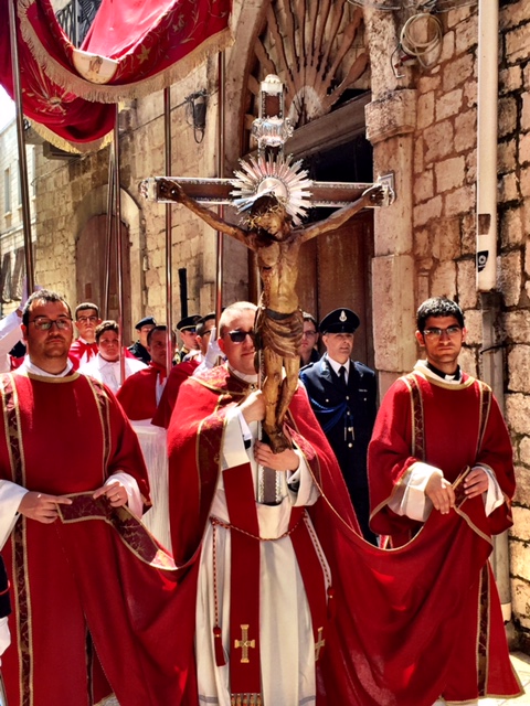 The festa (celebration) commemorates the miracle of 1480, when Saracens attacked the ancient port town of Trani.